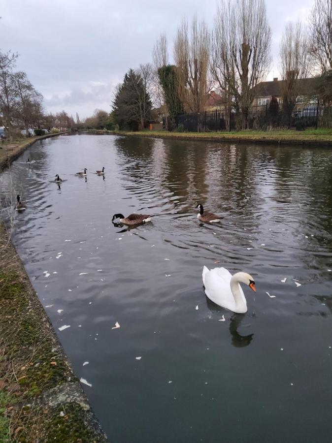 Air Conditioned Modern Double Bed Room With Private Attached Bathroom - Free Parking - Near London Heathrow Airport & Southall Broadway Exteriör bild