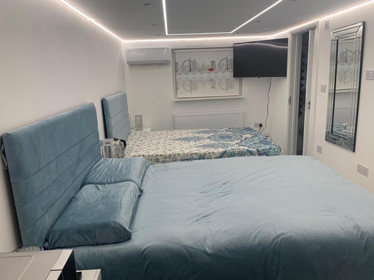 Air Conditioned Modern Double Bed Room With Private Attached Bathroom - Free Parking - Near London Heathrow Airport & Southall Broadway Exteriör bild
