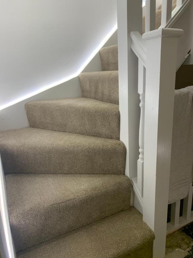 Air Conditioned Modern Double Bed Room With Private Attached Bathroom - Free Parking - Near London Heathrow Airport & Southall Broadway Exteriör bild