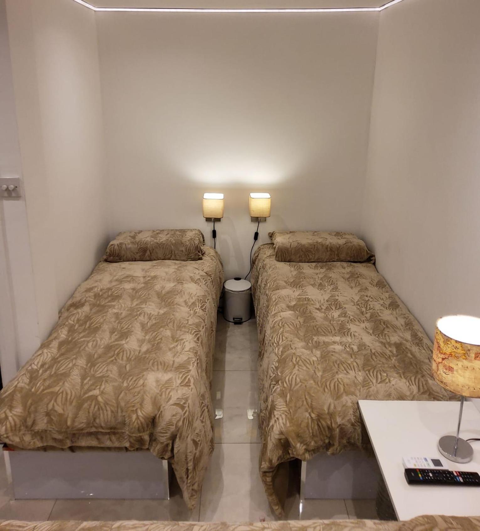 Air Conditioned Modern Double Bed Room With Private Attached Bathroom - Free Parking - Near London Heathrow Airport & Southall Broadway Exteriör bild