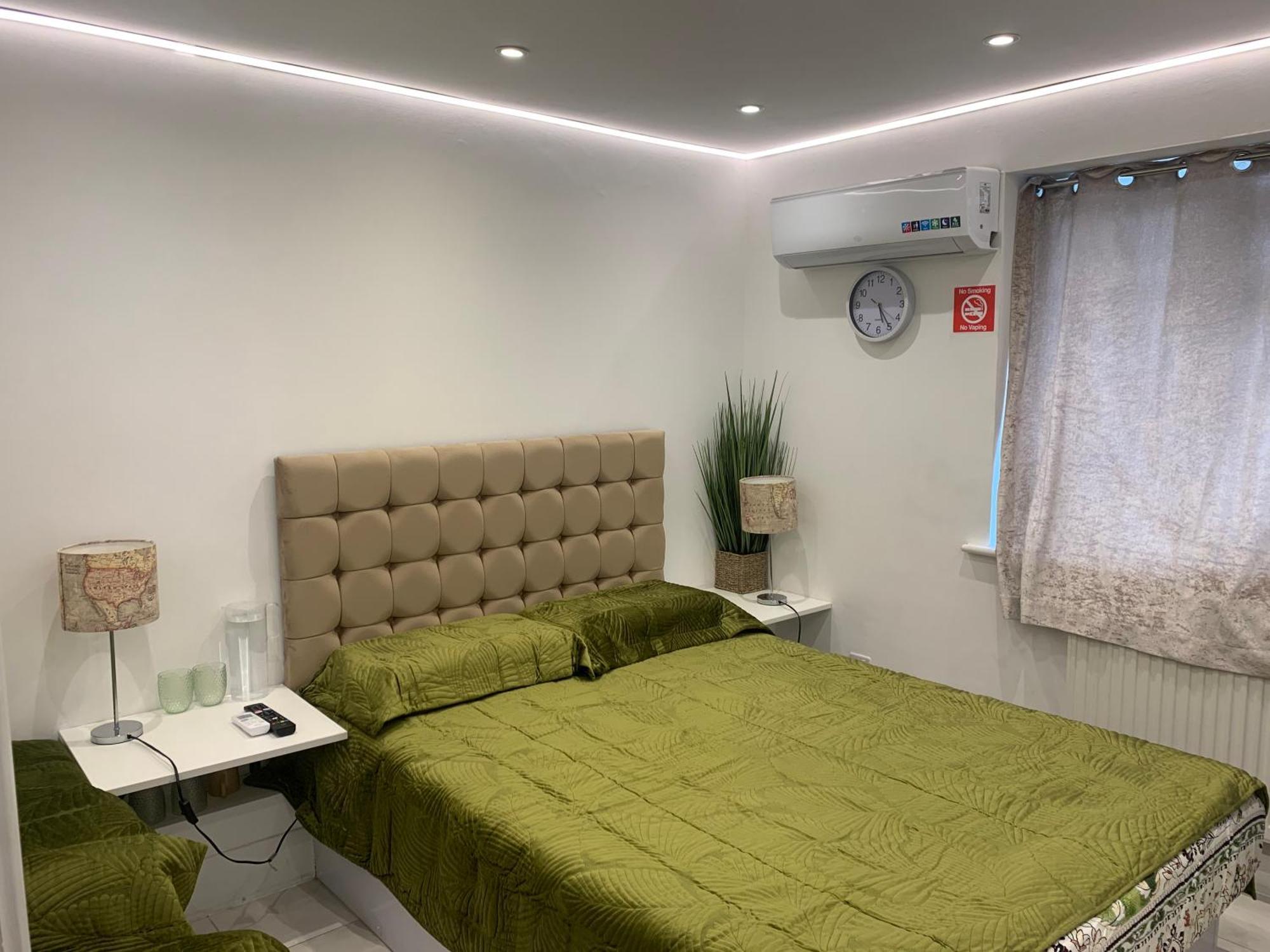 Air Conditioned Modern Double Bed Room With Private Attached Bathroom - Free Parking - Near London Heathrow Airport & Southall Broadway Exteriör bild