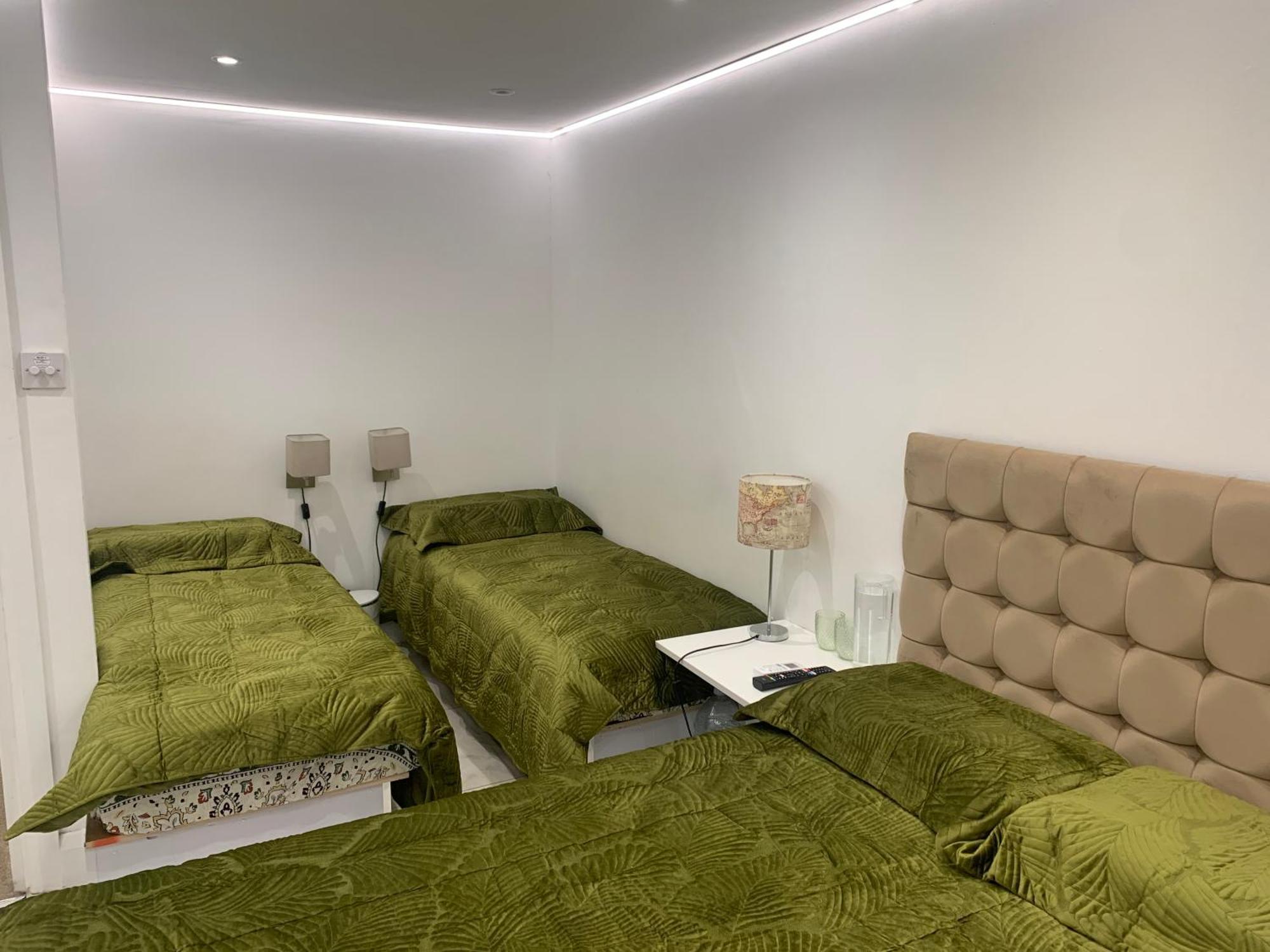 Air Conditioned Modern Double Bed Room With Private Attached Bathroom - Free Parking - Near London Heathrow Airport & Southall Broadway Exteriör bild